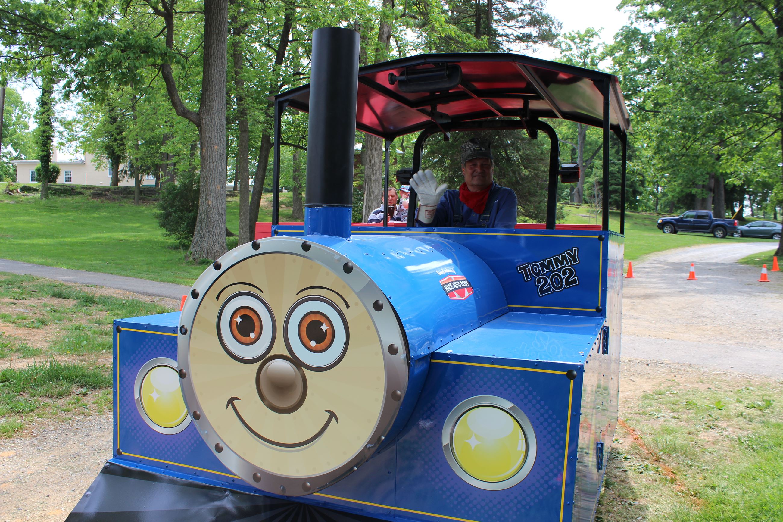 Tommy 202 Face Greg Waving